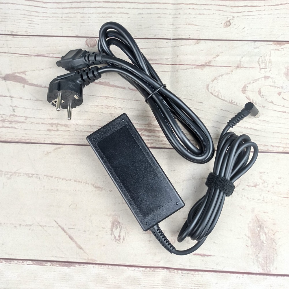 HP AC Adapter 19.5V 65W dengan Kabel Power EU Plug untuk Laptop - J301 - Black