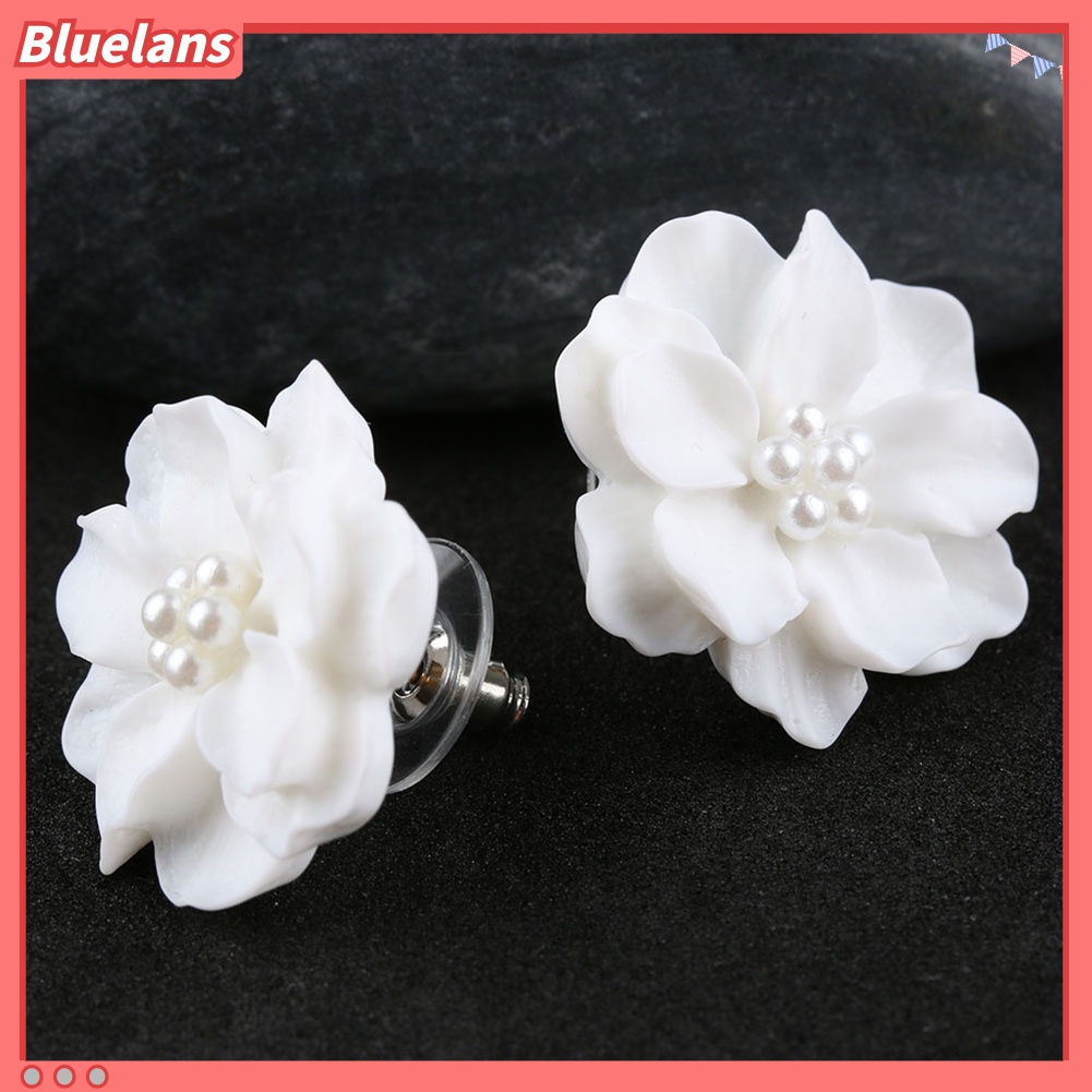 Anting Stud Bentuk Bunga Aksen Mutiara Tiruan Bahan Resin Untuk Wanita