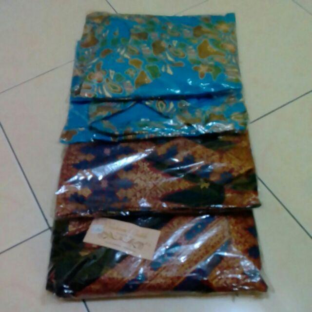 Sarimbit Setelan Batu