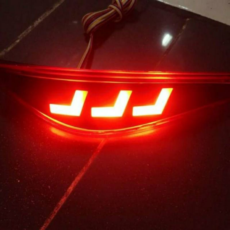 Lampu reflektor bumper belakang mobil toyota all new rush /  terios 2018 sampai 2023 2019 2020 2021 2022 sen sein running