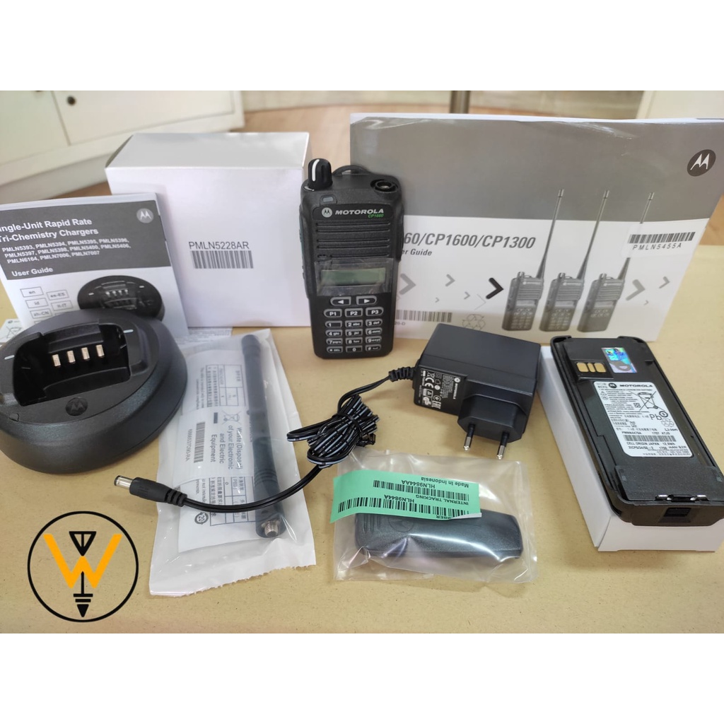 MOTOROLA CP 1660 CP1660 HT HANDY TALKY WALKIE TALKIE RADIO VHF UHF - U MOTOROLA CP1660 UHF 435-480MH