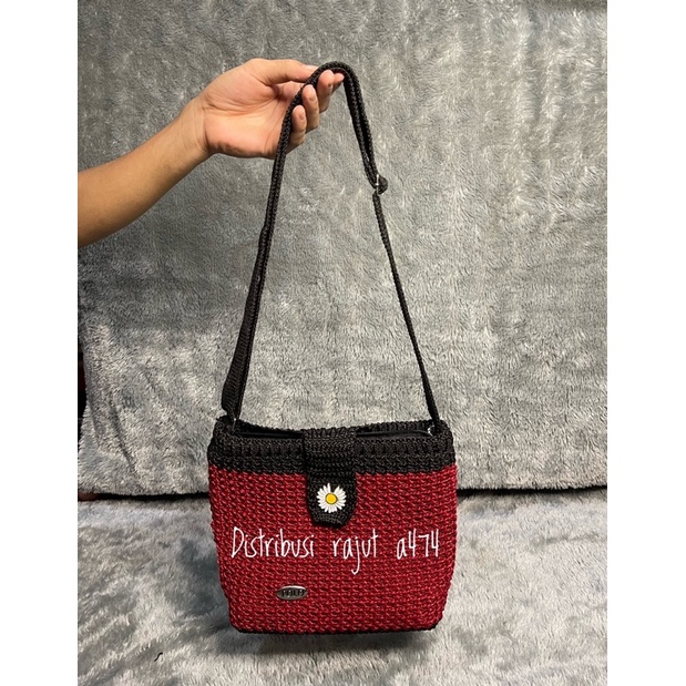 TAS RAJUT SANDANG BAHU WANITA PENUTUP MOTIF BUNGA