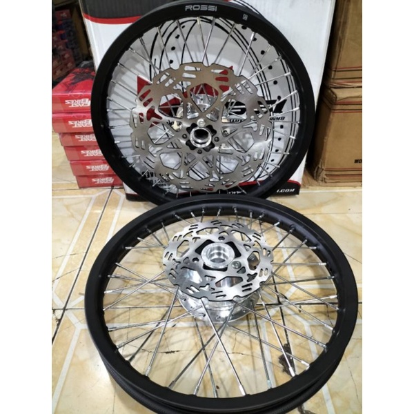 Rossi-Velg Satria Fu  Ring 17 Satu set Depan 17X140 Belakang Ukuran 17X160 Belakang Good Quality.