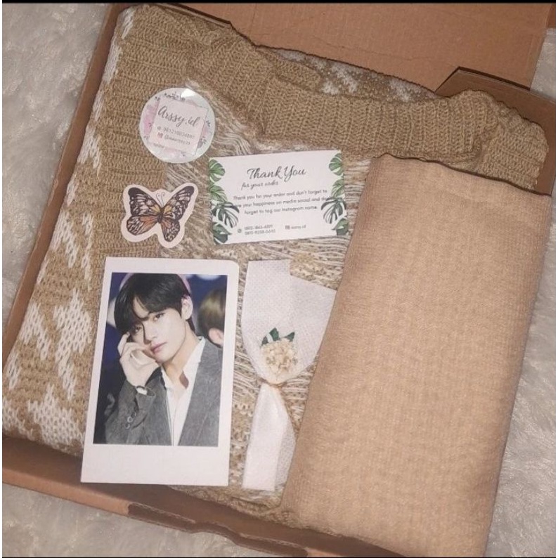 

HAMPERS GIFT BOX KADO ULANG TAHUN HADIAH