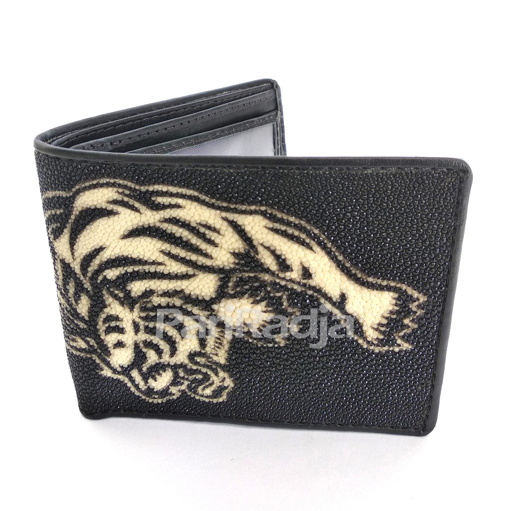 Dompet Pria Kulit Ikan Pari Warna Hitam Gambar Macan Putih - Dompet Kulit Ikan Pari Asli