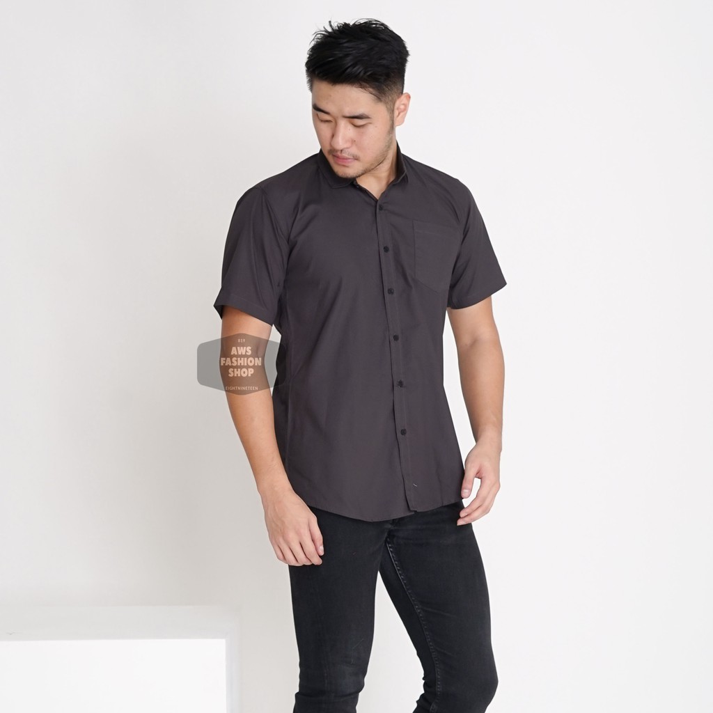 KEMEJA PRIA LENGAN PENDEK POLOS DARK GREY ABU TUA SLIMFIT CASUAL 3365