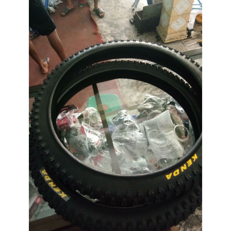 Ban Luar Sepeda Ukuran 20x2.125 HITAM NEW KENDA