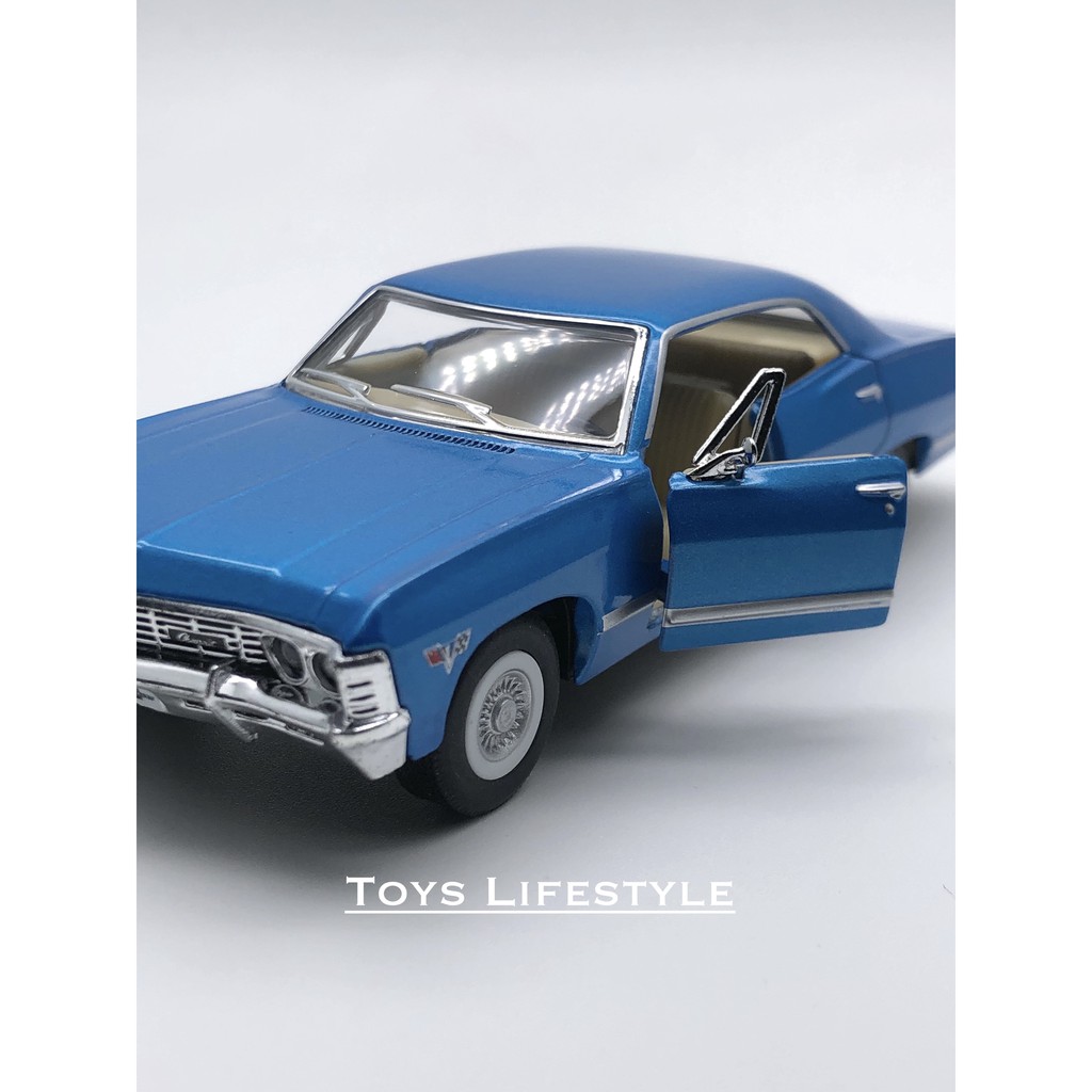 Kinsmart Diecast - 1967 Chevrolet Impala Skala 1:36 (Biru)