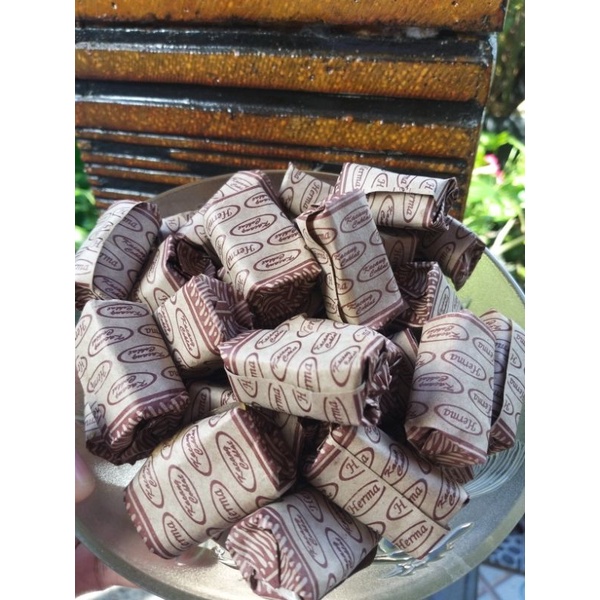 

Dodol Coklat Kacang berat 250gram