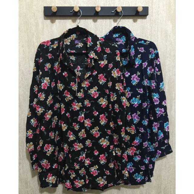 Dinzlie Kemeja Atasan Wanita Bahan Katun Rayon Motif Bunga Hitam dan Navy