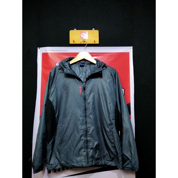 thrift jaket runing reebok