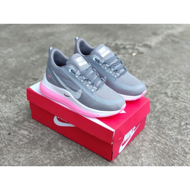 Sepatu Olahraga  Wanita Nike Air Max 720 Sepatu Wanita  Sneakers Wanita Sepatu Cewek