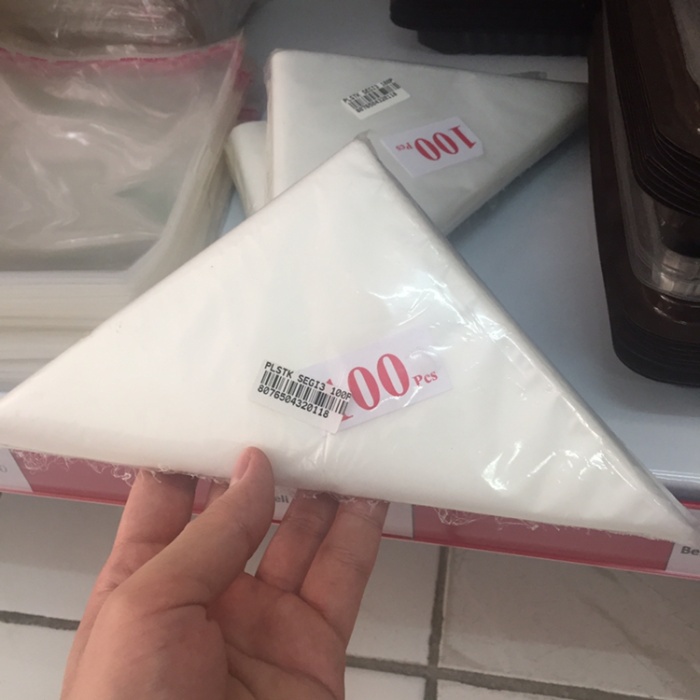 

KUE-PENGHIAS-ALAT- PLASTIK SEGITIGA 100PC -ALAT-PENGHIAS-KUE.