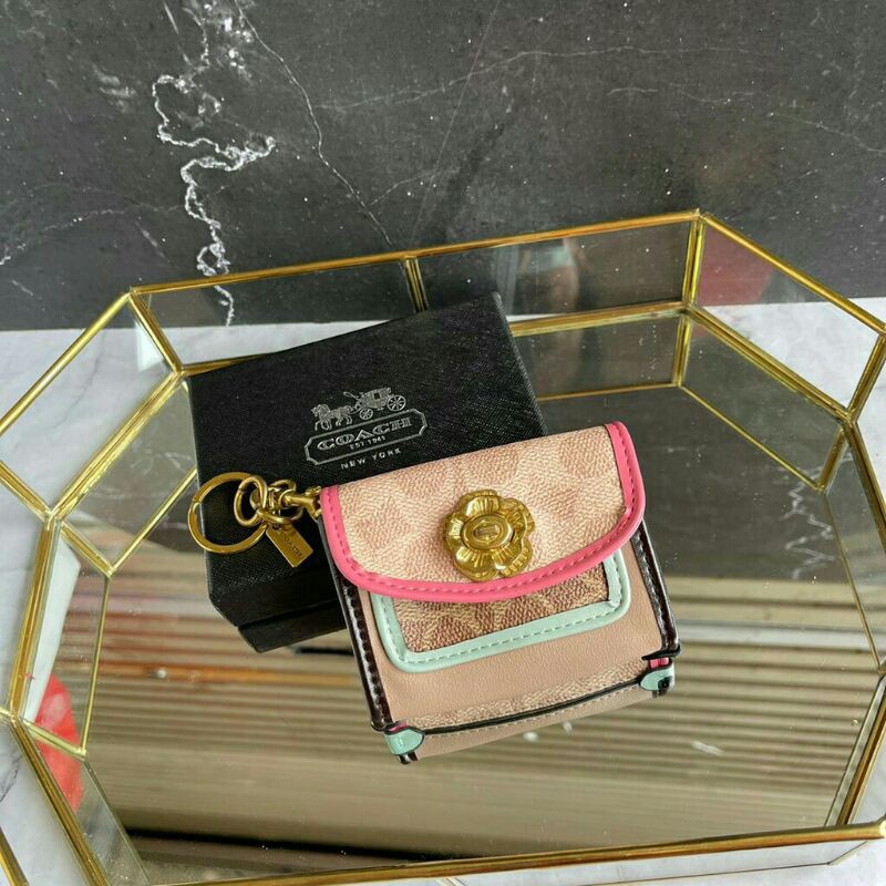 COACH PARKER BAG CHARM IN COLORBLOCK SIGNATURE FREE BOX / DOMPET KECIL COACH