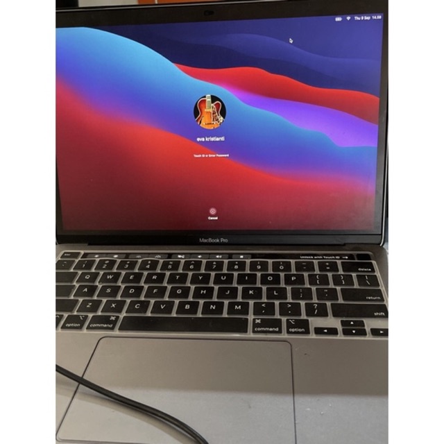 second seken bekas laptop macbook pro mi 13” 2020 8/512 touchbar grey NO MINUS garansi panjang pemak