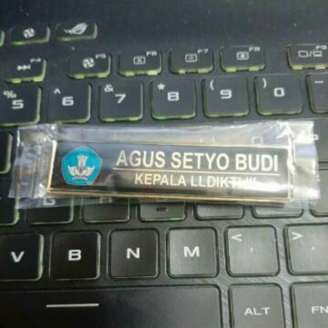 Name tag Papan Nama Dada Kuningan Resin