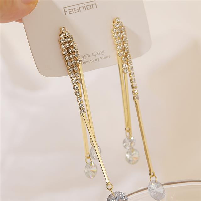 S925 Korea fashion anting-anting anting-anting wanita temperamen rumbai anting-anting panjang Putih