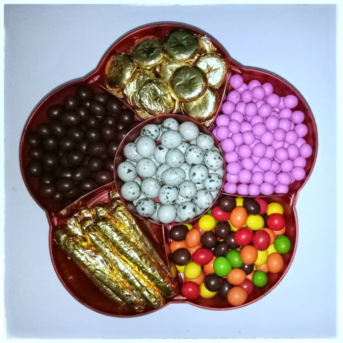 

Coklat Lebaran - Paket Coklat Toples Bunga / Paket Lebaran / Coklat Lagie / Jvj 7