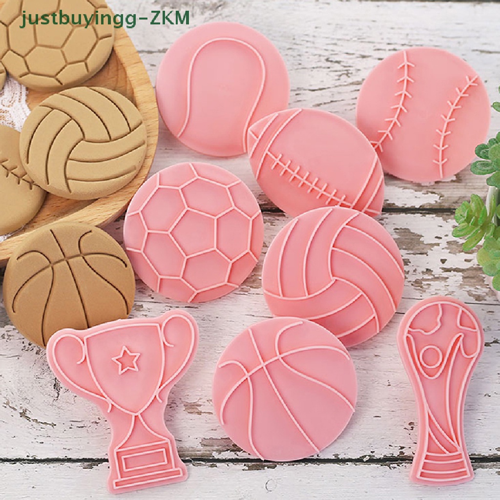 8pcs / Set Cetakan Pemotong Kue Bentuk Piala Sepak Bola Model Timbul