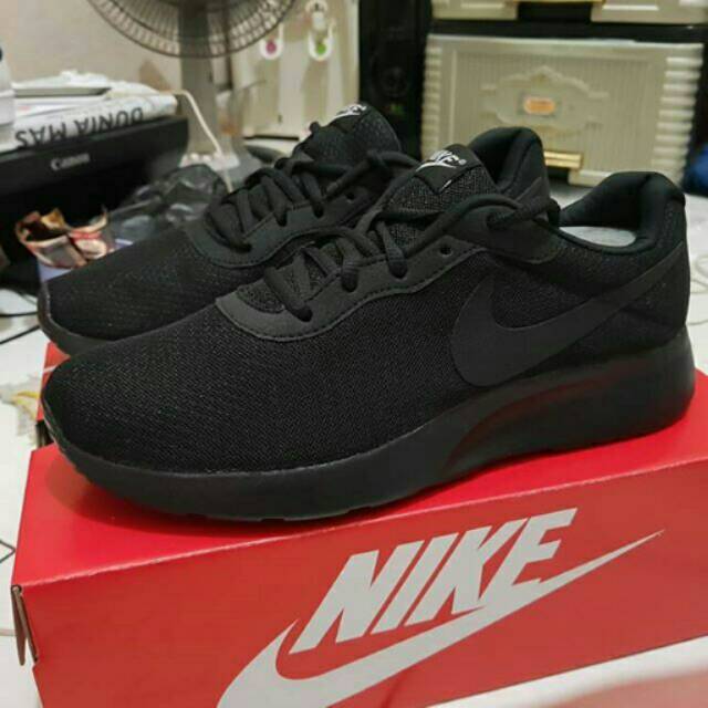 NIKE TANJUN BLACK/BLACK
ORIGINAL MADE IN INDONESIA BNWB