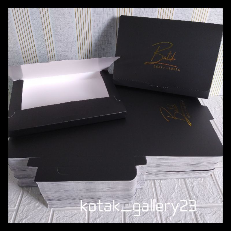

CUSTOM KOTAK HIJAB MODEL AMPLOP (27,5x19,5x2,3)