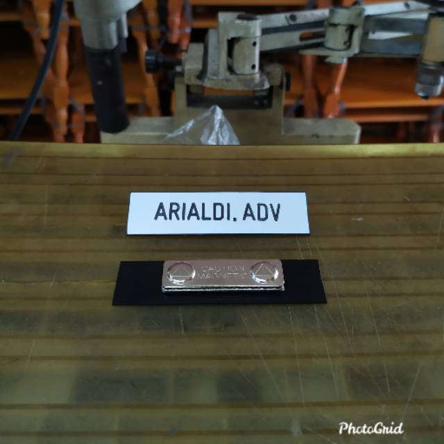 

Papan nama dada nametag putih-MAGNET