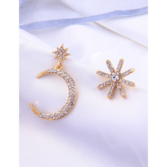 LRC Anting Tusuk Fashion Gold Diamond S925 Sterling Silver Star Moon Earrings D03291