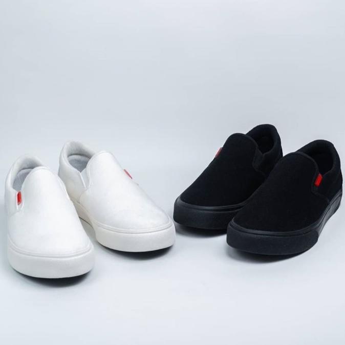 READY COD Sepatu Warrior Slip On Arthur All Black (Full Black) PALING LAKU