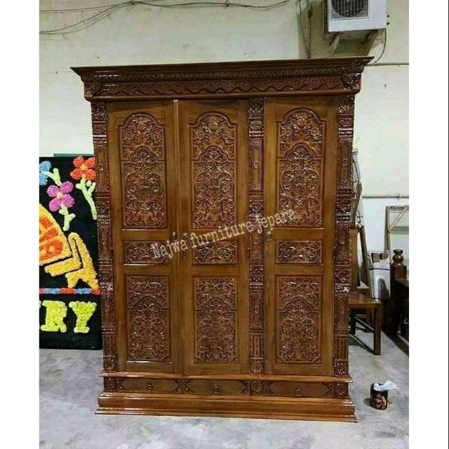 almari baju gebyok lemari ukir  full ukiran 3 pintu jati plus finishing