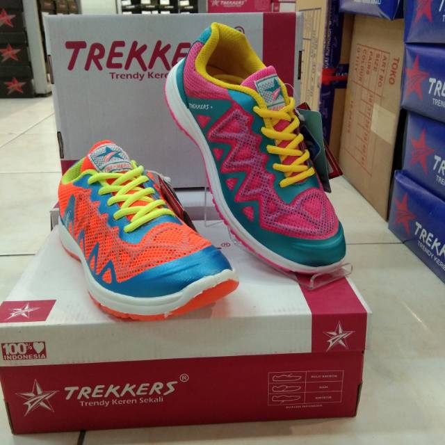 SEPATU OLAHRAGA WANITA ( TREKKERS SHOES )