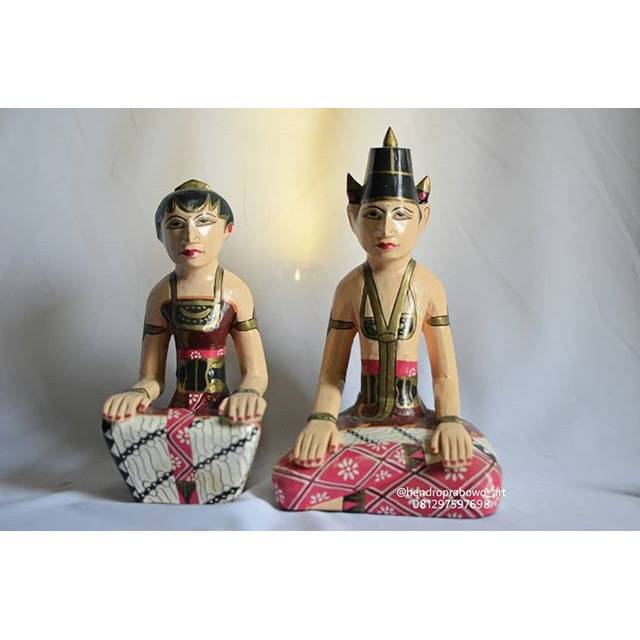 Patung Kayu Loro Blonyo. Sepasang Patung Adat Jawa