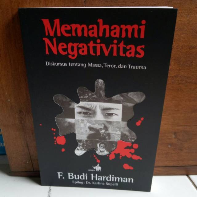 

Buku Memahami Negativitas Dikursus Tentang Massa Teror Dan Trauma