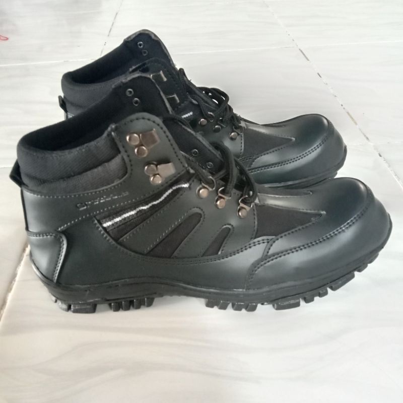 sepatu safety pria crocodile hitam