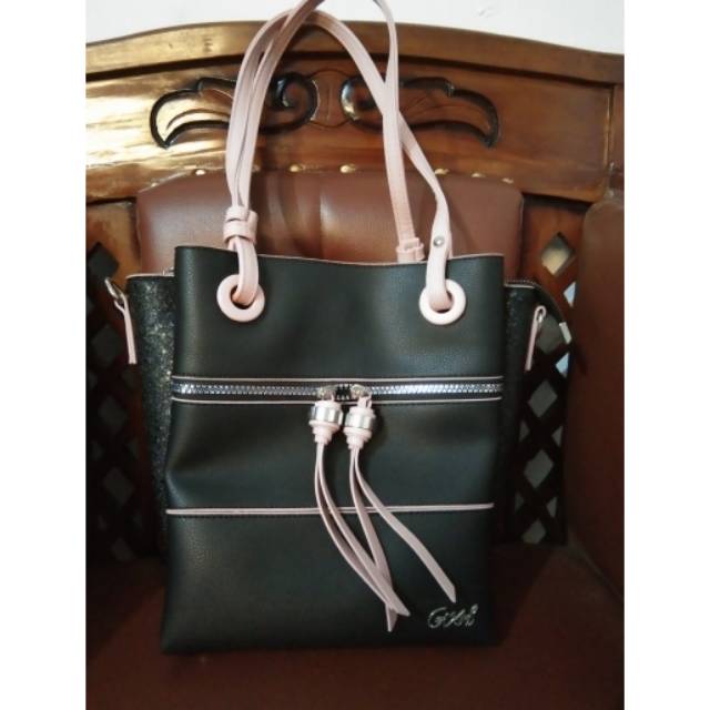 Preloved tas gosh art 476 black pink