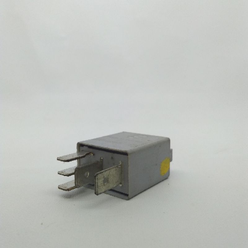 RELAY LAMPU K. 5 ABU-ABU UNIVERSAL