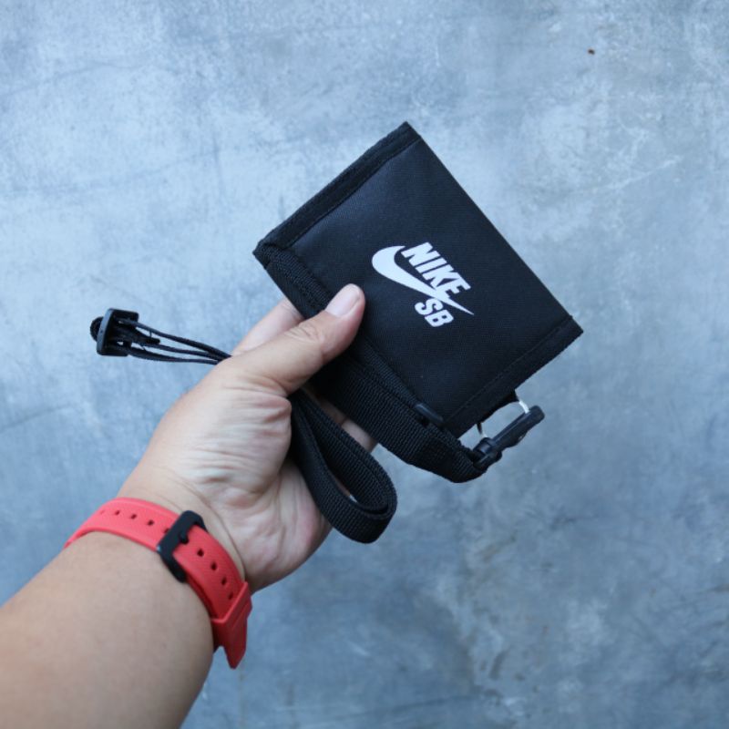 Dompet pria trifold  gaines nike sb dengan strap