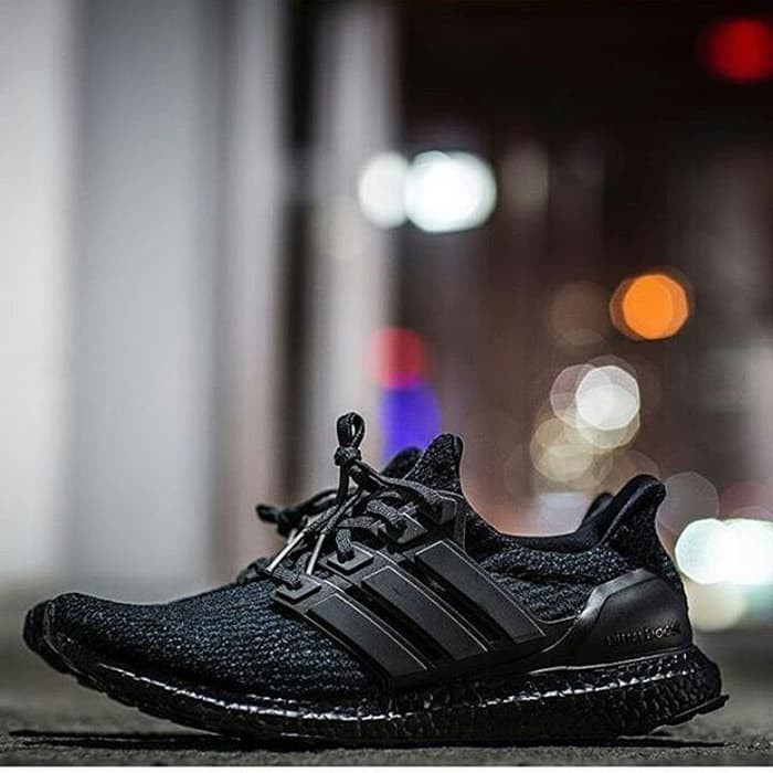 ultra boost hitam