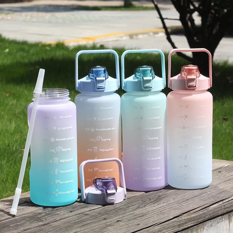 READY! Botol Minum Anak Gradiasi Warna Pastel /Botol Minum Motivasi dengan Penanda Waktu Kapasitas 2L/TUMBLER