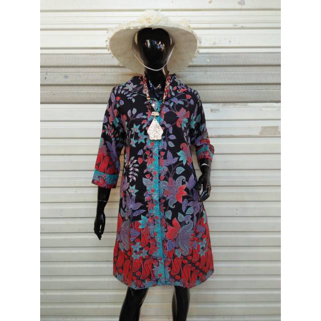 Qistina Batik doby hitam bunga merah
