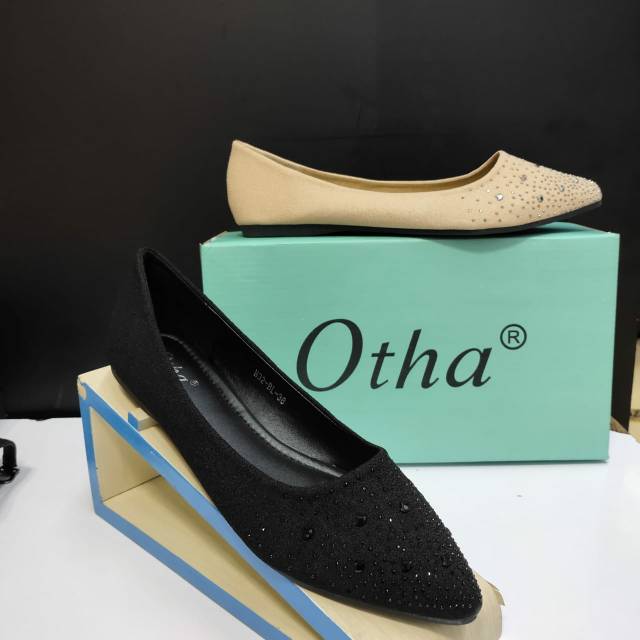 Flat shoes by OTHA