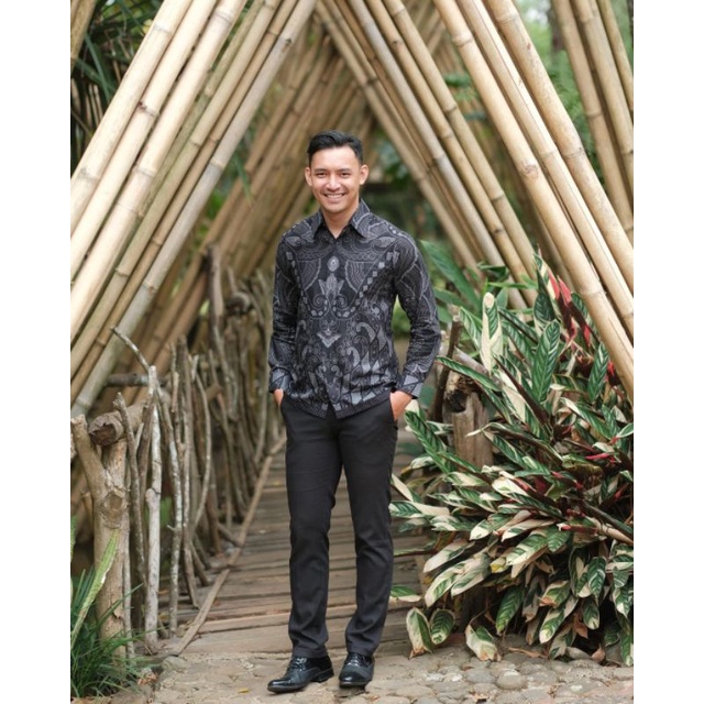 Batik Couple Kebaya Modern Kebaya Tunangan Lamaran Baju Wisuda Batik Brukat Terbaru-KEMEJA AJA(LILAC)