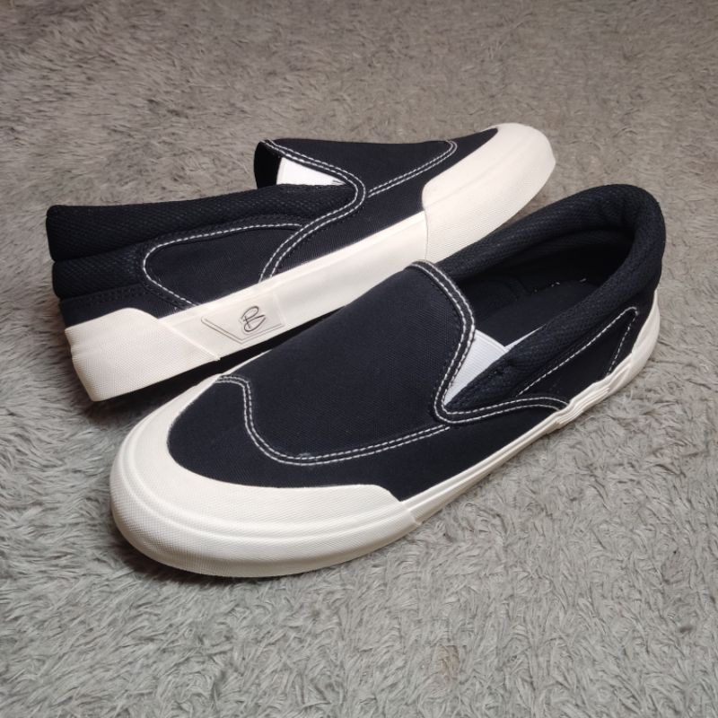 patrobas slip on black white