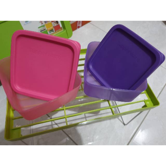 Preloved Tempat Makan Kotak Bekal Tupperware Pink