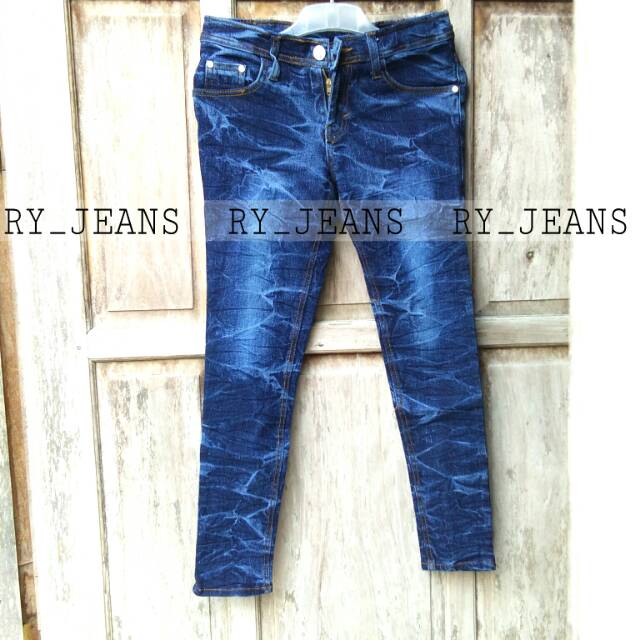 Celana jeans panjang wanita motif