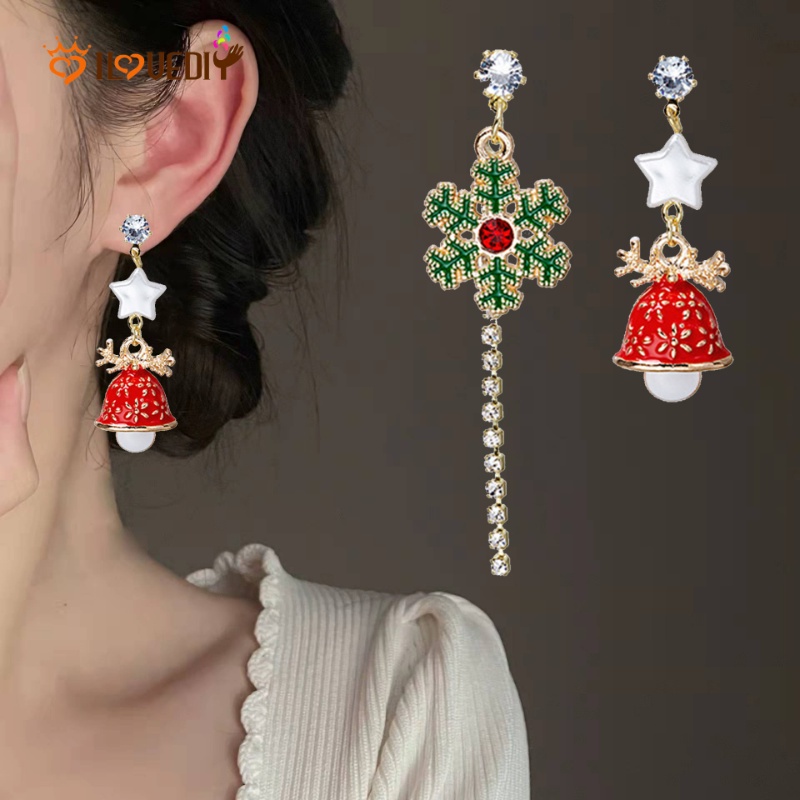 1 Pasang Anting Stud Desain Kepingan Salju Bell Rumbai Aksen Berlian Untuk Wanita