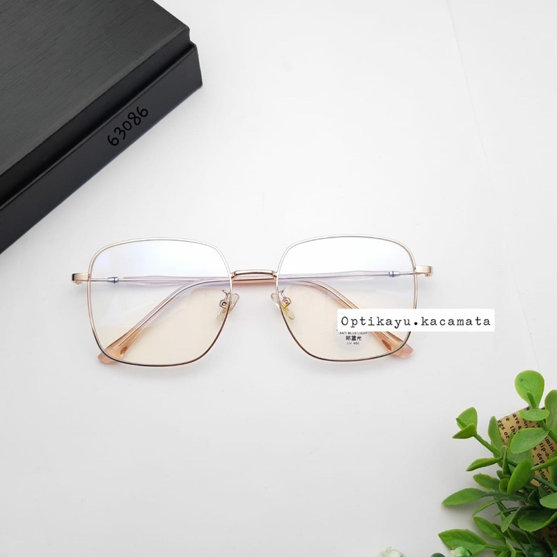kacamata wanita kotak