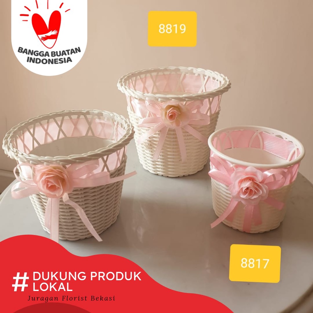 sg 8818 VAS BUNGA ROTAN BESAR PITA PINK pot rotan besar / pot bunga rotan vas pita vas putih
