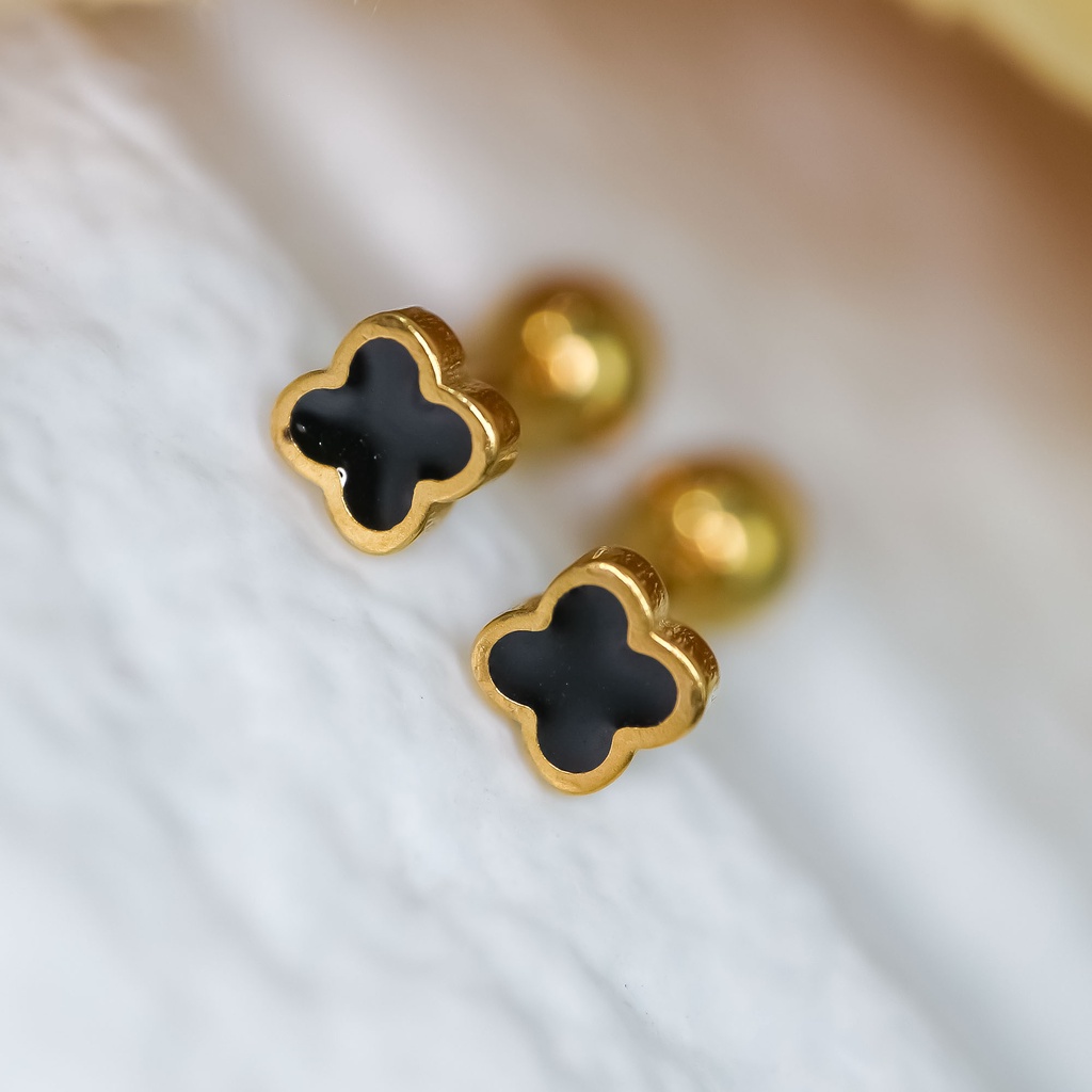 Anting baut clover titanium korea anti karat - ercassia