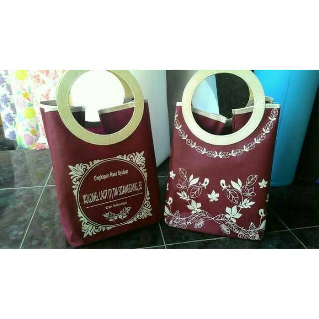 

tas souvenir hajatan plus sablon nama Uk. dus 22x22 cm