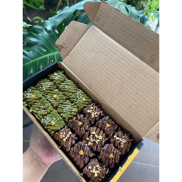 

premium fudgy brownies choco matcha